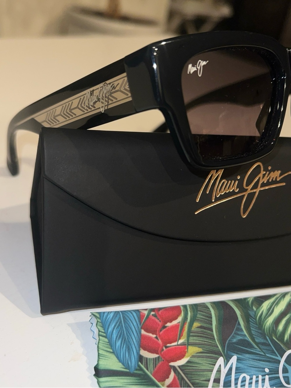 New Maui Jim Kenui Shiny Black Gray Sunglasses MJ0642S-001 / GS642-14 $369 - Picture 2 of 8